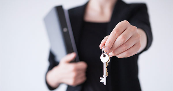 5 Reasons to Hire a Real Estate Professional When Buying or Selling!