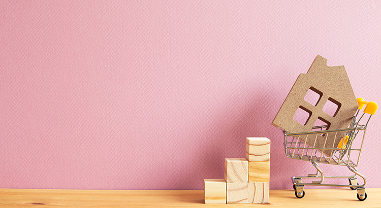 House model in shopping cart, Ranking block. Real estate, buy a house, apartment subscription concept